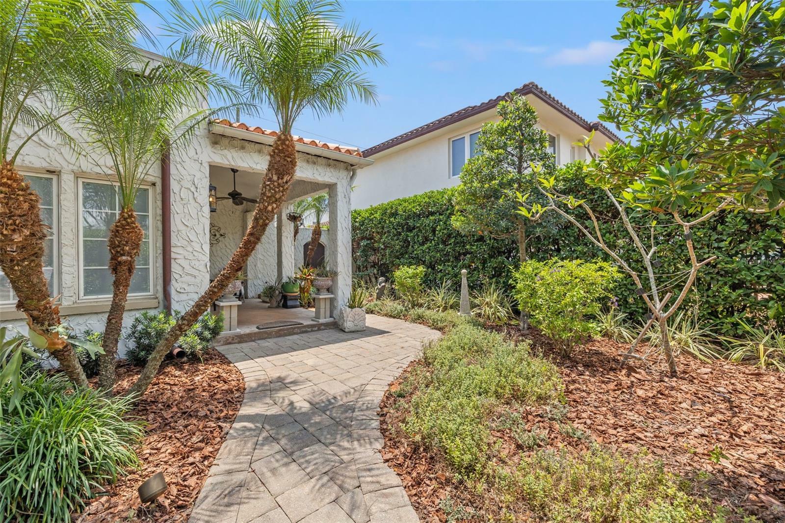 Property Photo: 356 22nd Avenue NE FL 33704