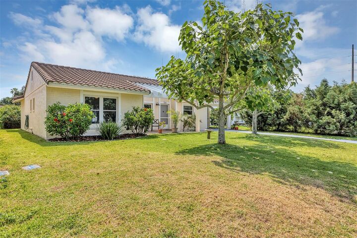 Property Photo: 10856 William Tell Drive FL 32821