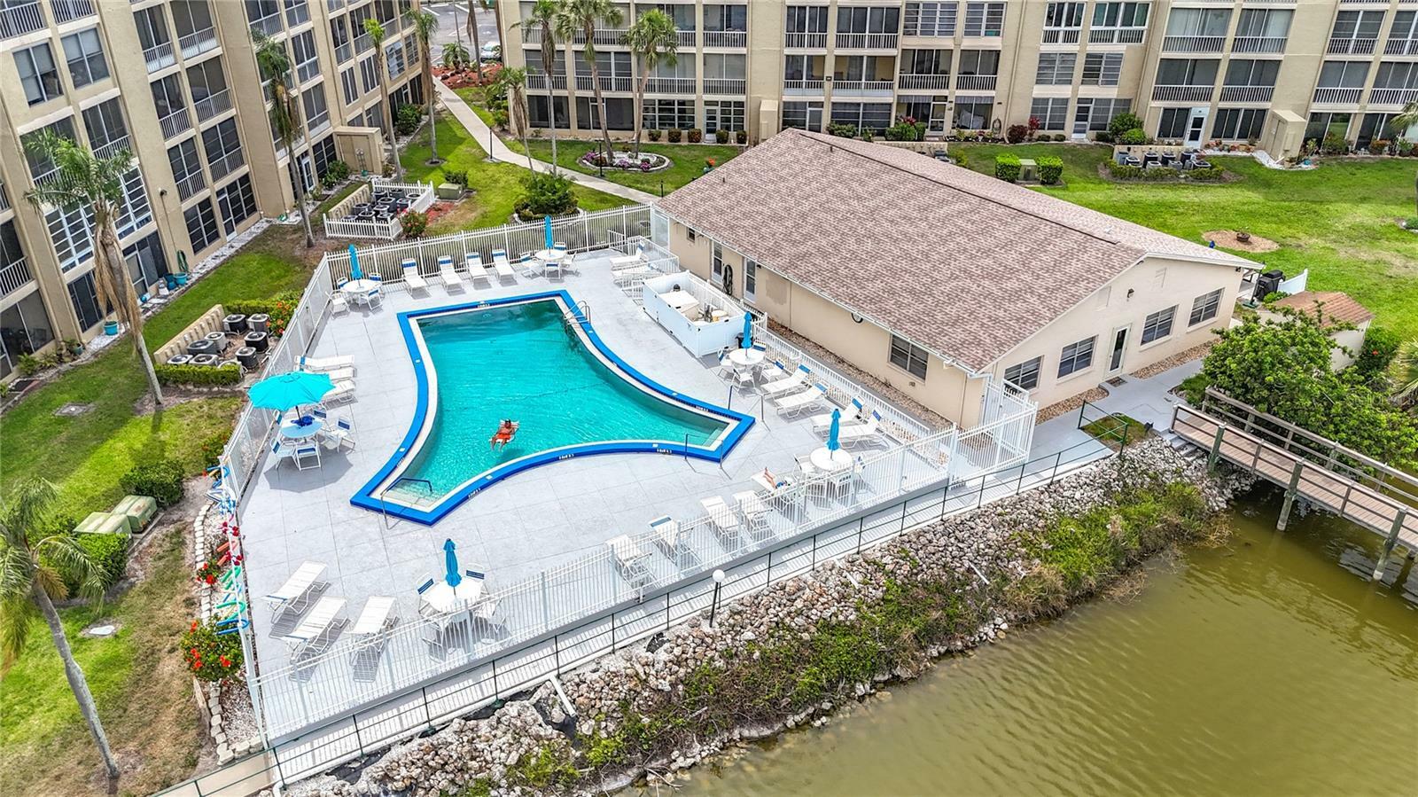 Property Photo: 3702 Lake Bayshore K-412 Drive 412 FL 34205