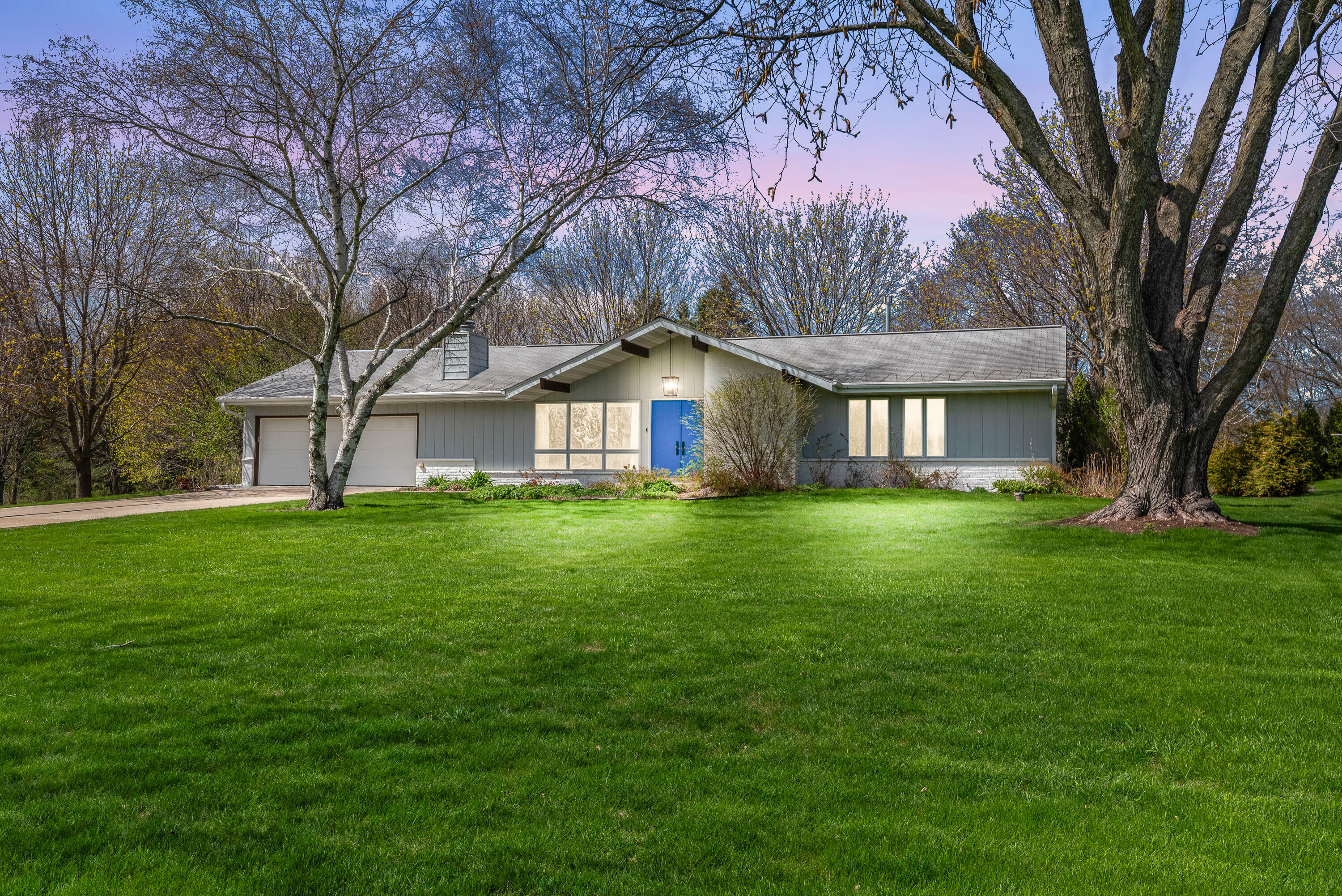 1074 Ulao Pkwy  Grafton WI 53024 photo