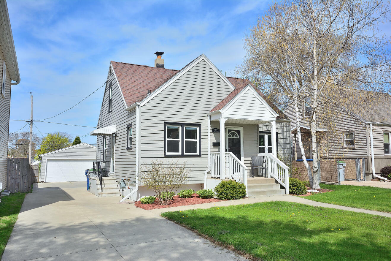 Property Photo:  4427 S Pine Ave  WI 53207 