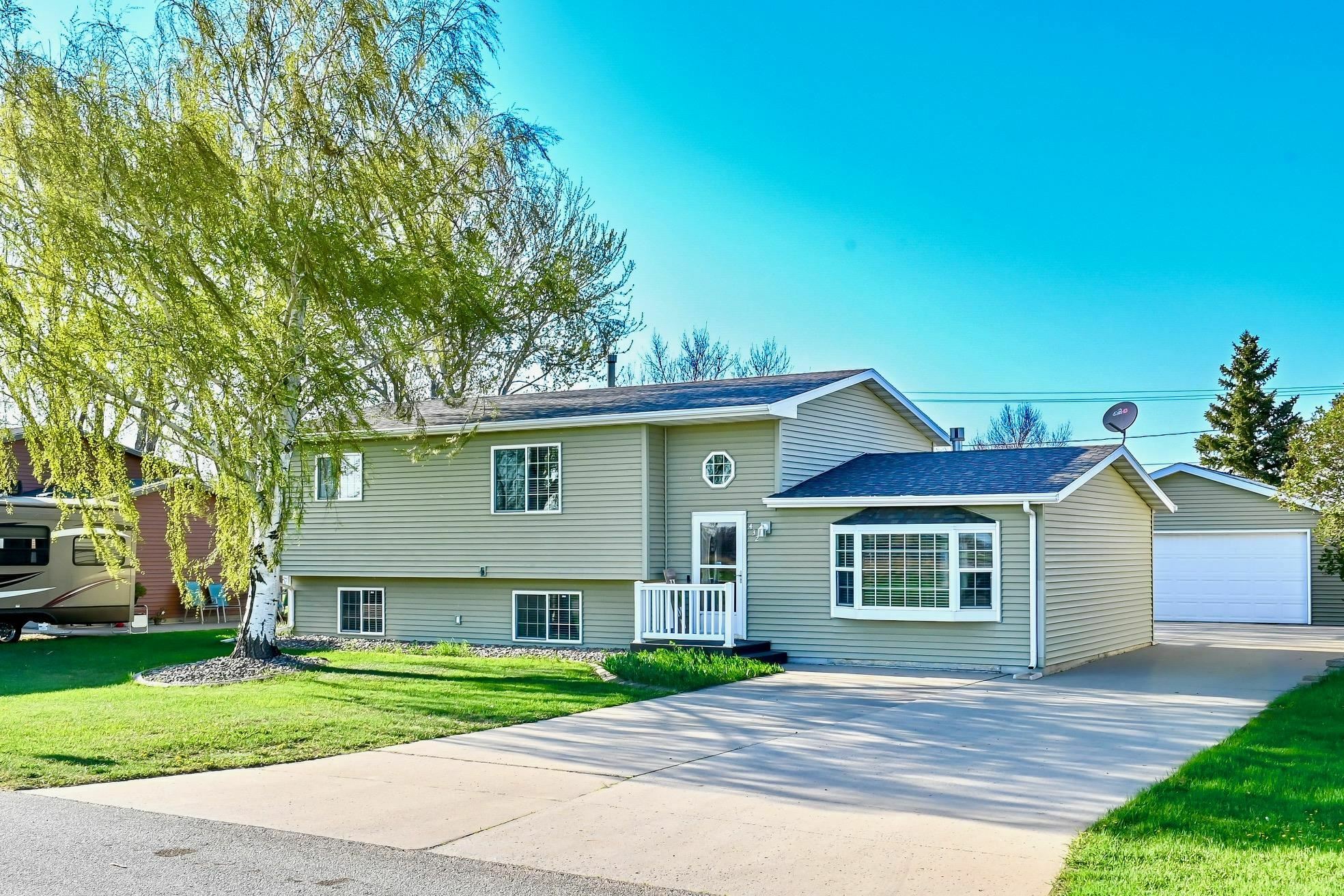 432 2nd St NE  Surrey ND 58785 photo