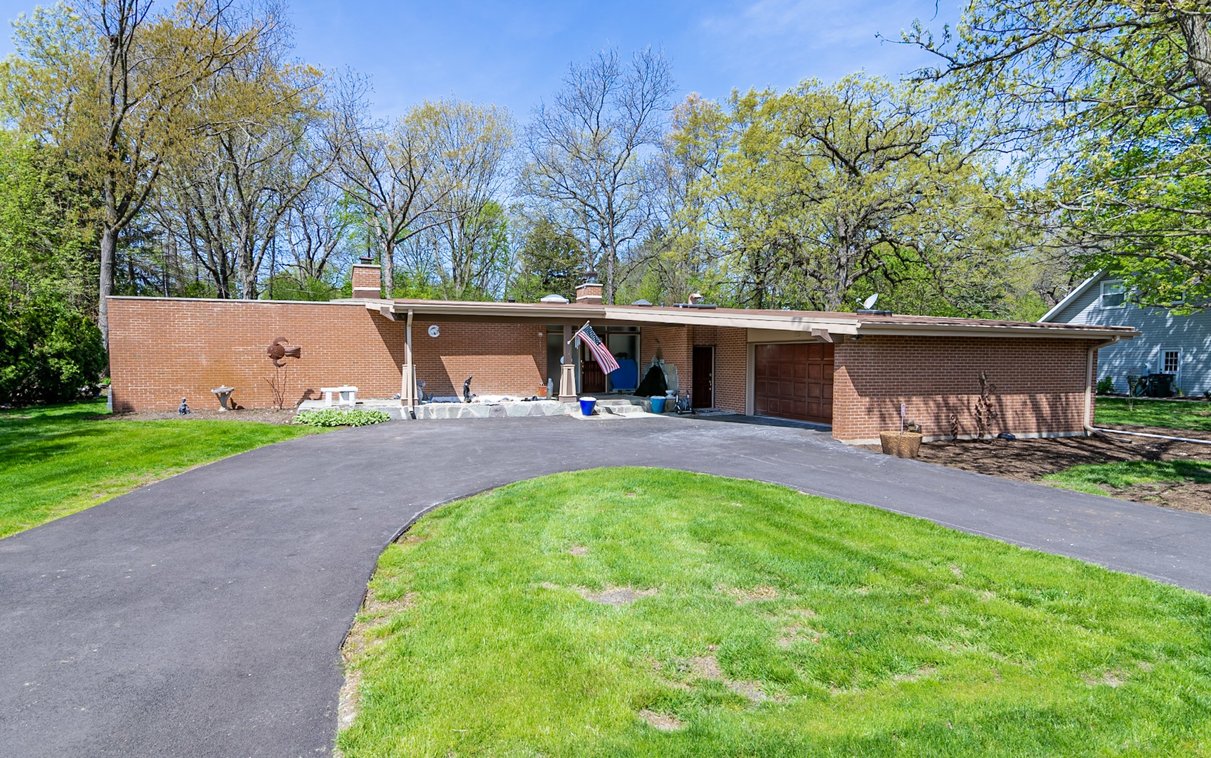Property Photo: 12 Ferndale Road IL 60010