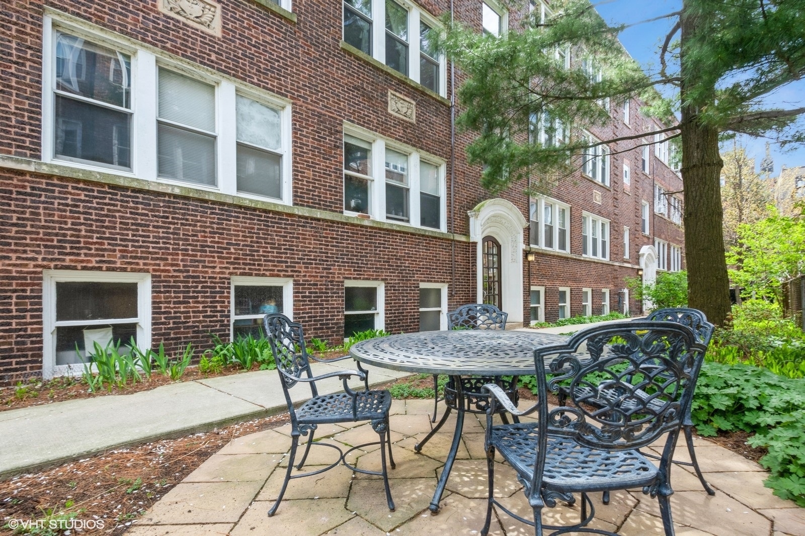 Property Photo: 1225 W Jarvis Avenue 3 IL 60626