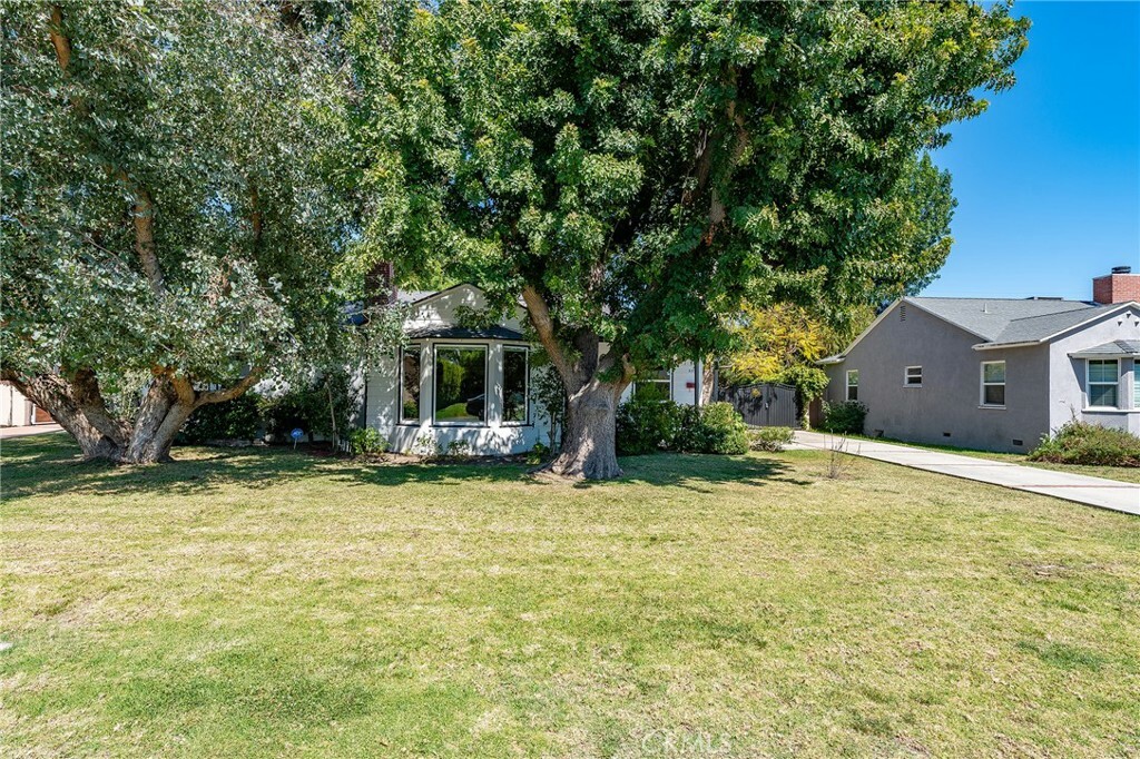 Property Photo: 6534 Peach Avenue CA 91406
