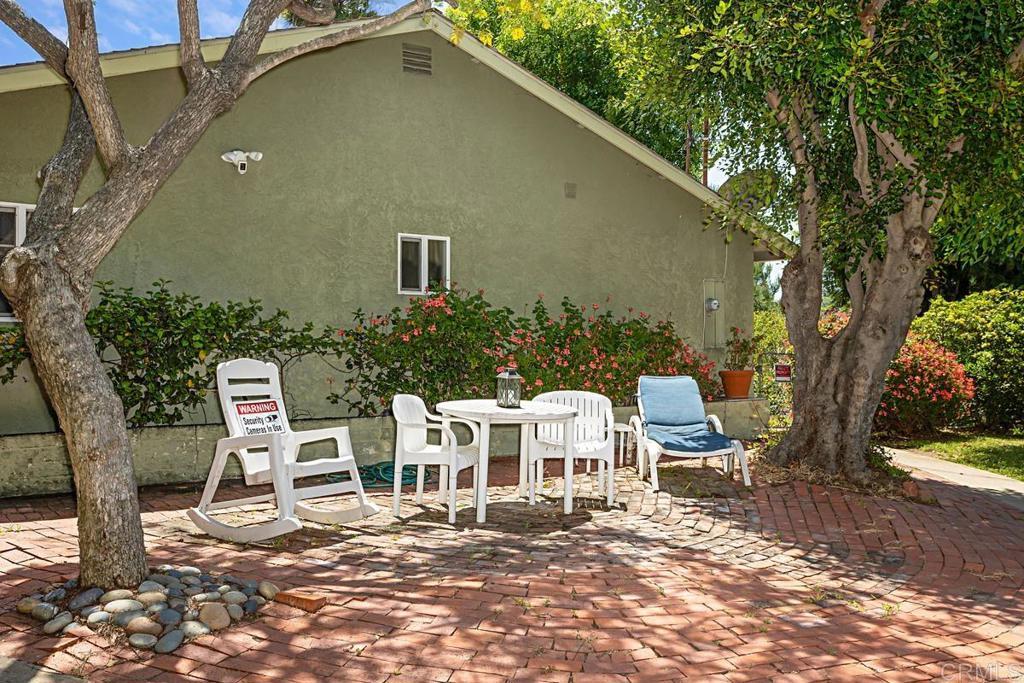 Property Photo: 801 19 W Vista Way CA 92083