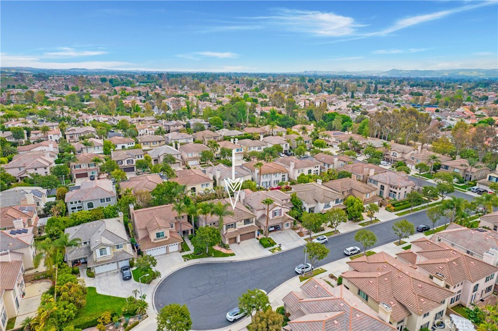 Property Photo: 6 Heatherwood CA 92620