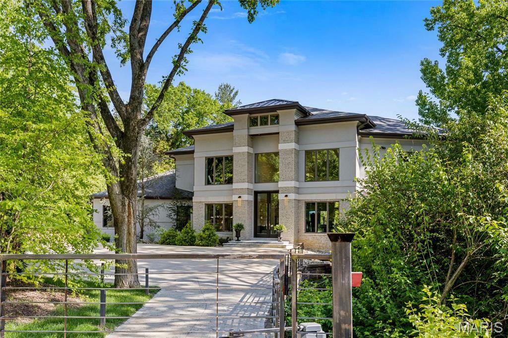 Property Photo: 12826 Topping Manor Drive MO 63131