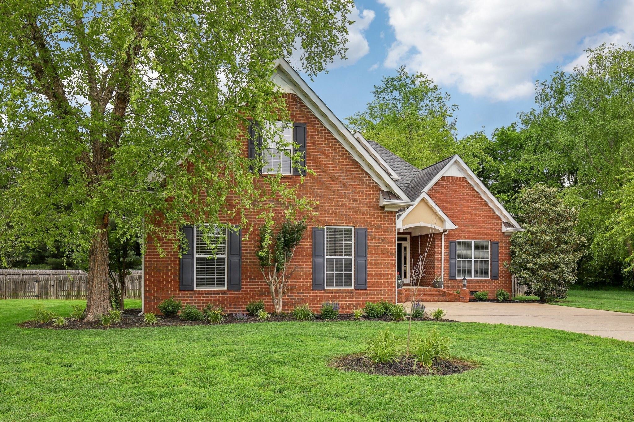 Property Photo: 219 Oscar Ct TN 37128