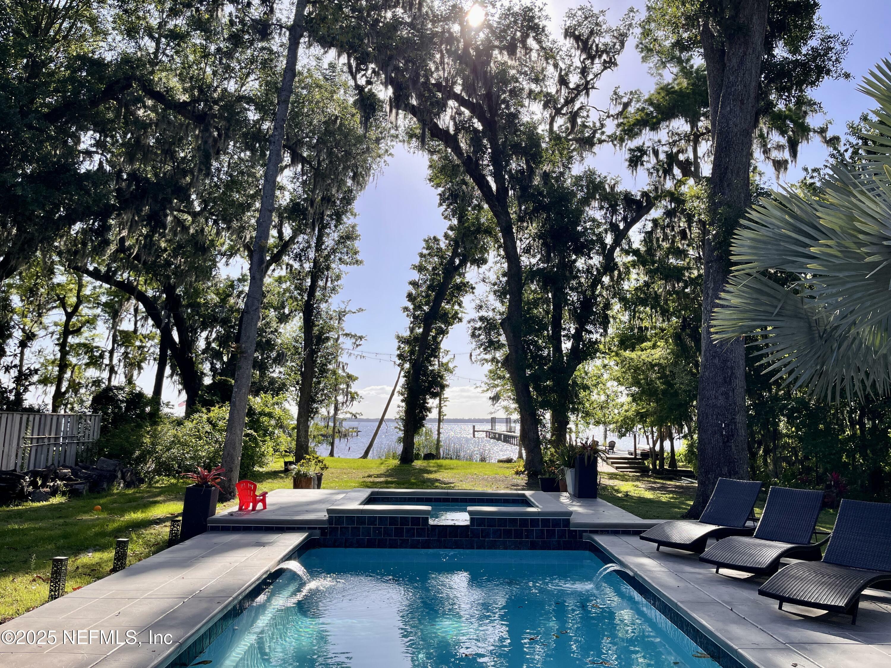 Property Photo: 182 N Ridge Drive FL 32003