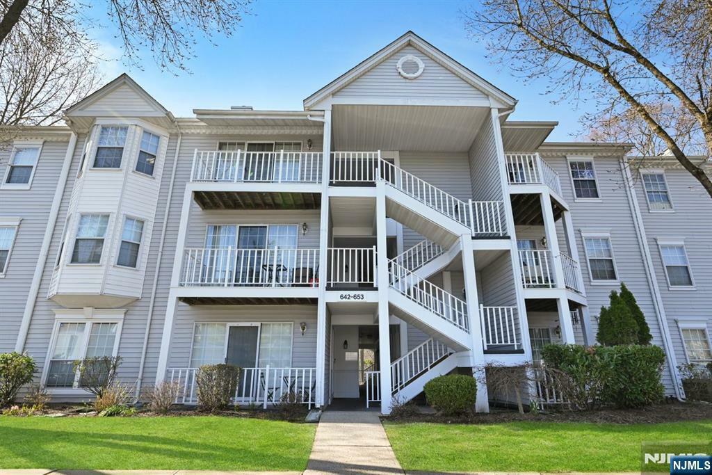 Property Photo: 652 Plum Terrace 652 NJ 07430