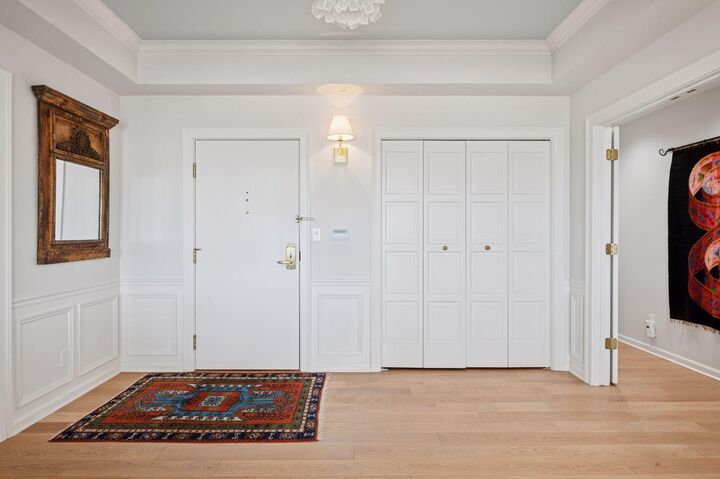 Property Photo:  1201 Yale Place 2102  MN 55403 