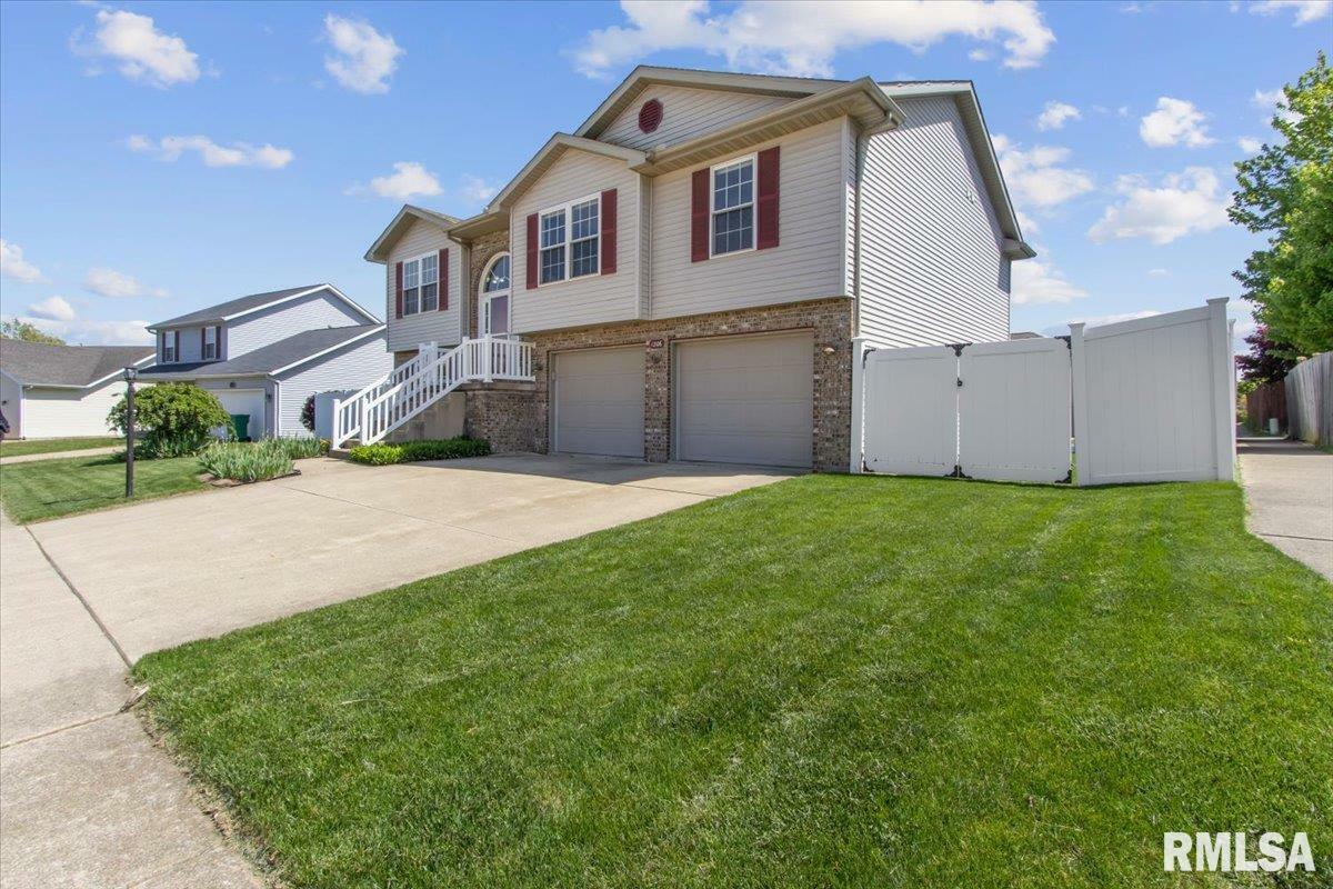 Property Photo: 1206 White Horse Trail IL 61548