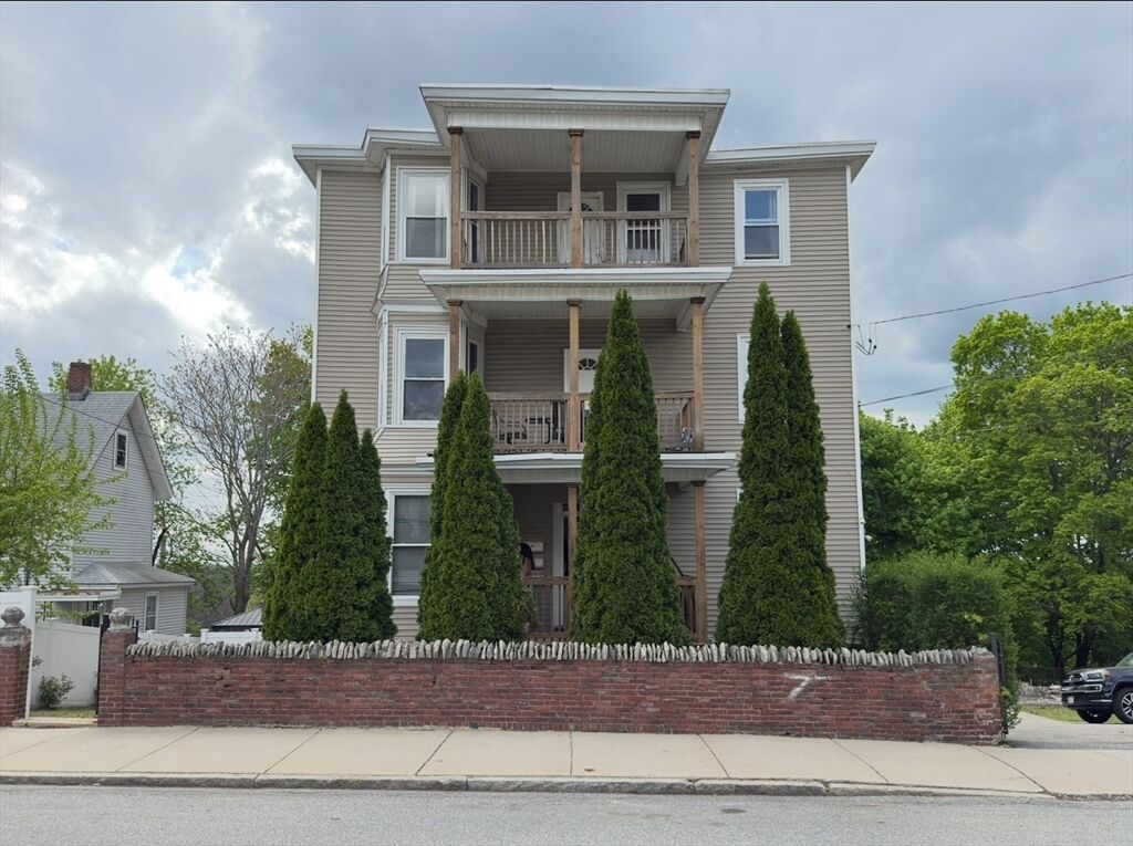 Property Photo:  168-170 High St  MA 01841 