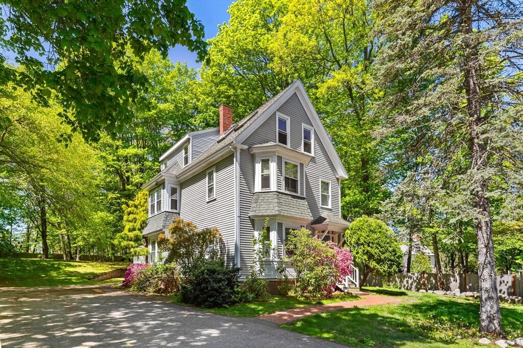 Property Photo:  956 Bay Road 1  MA 01982 
