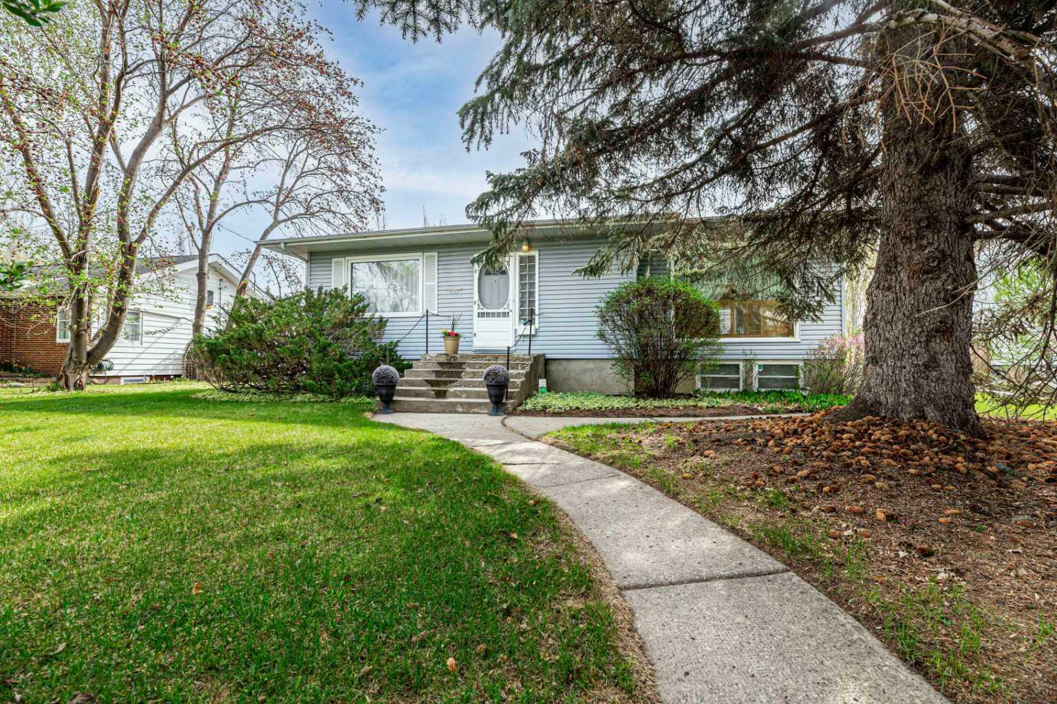 Property Photo: 5825 45 Avenue AB T4N 3M1