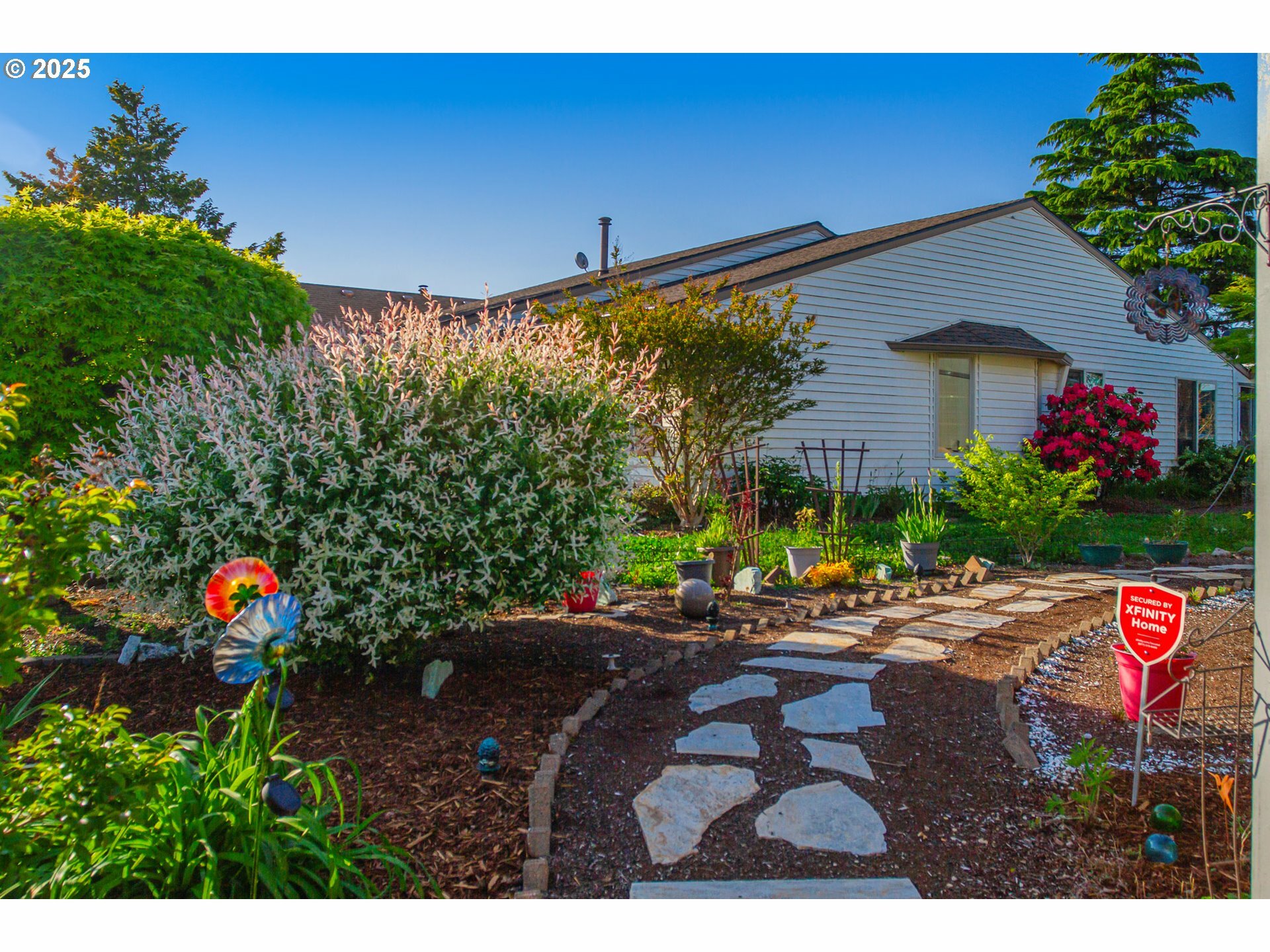 Property Photo: 14873 NE Tillamook St OR 97230