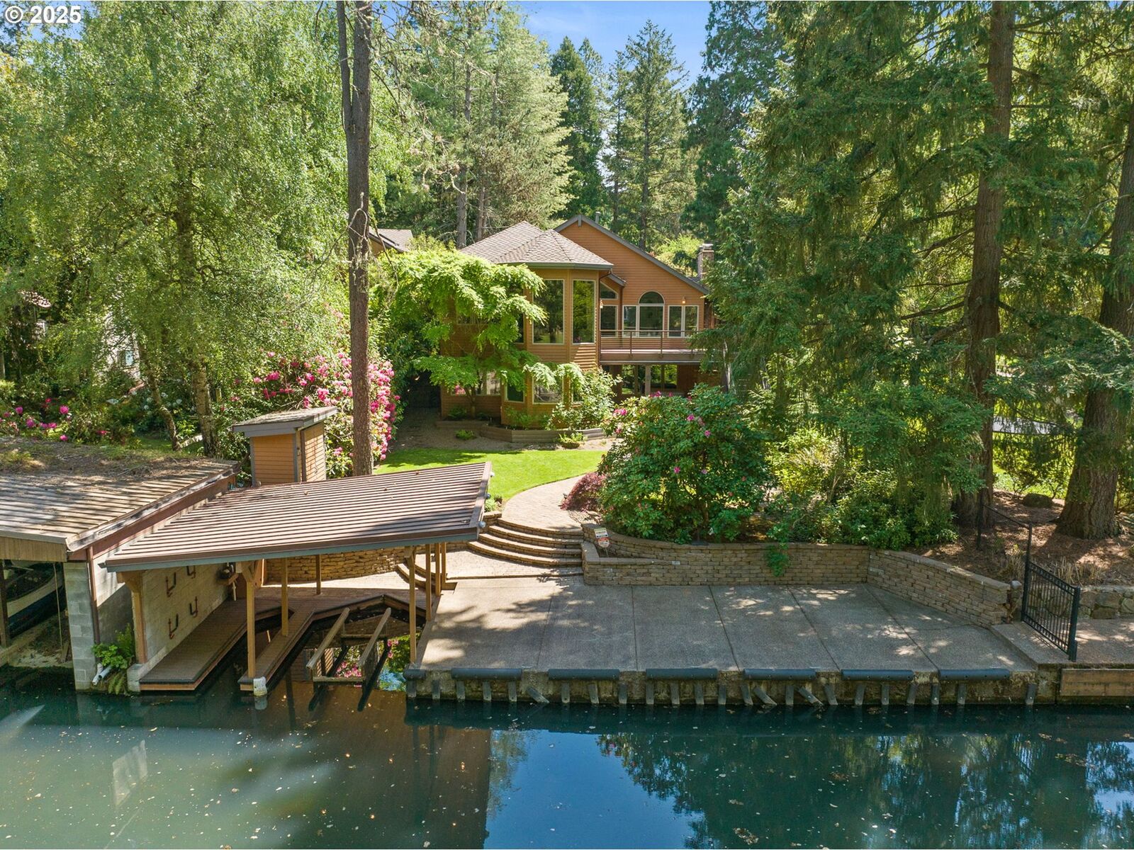 Property Photo:  17595 Kelok Rd  OR 97034 