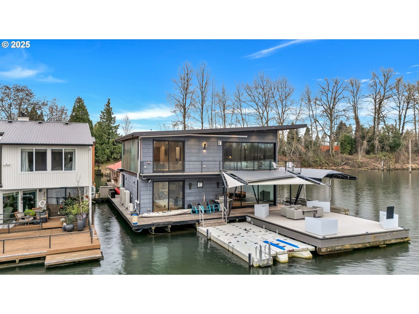 Property Photo: 3939 N Marine Dr 12 OR 97217