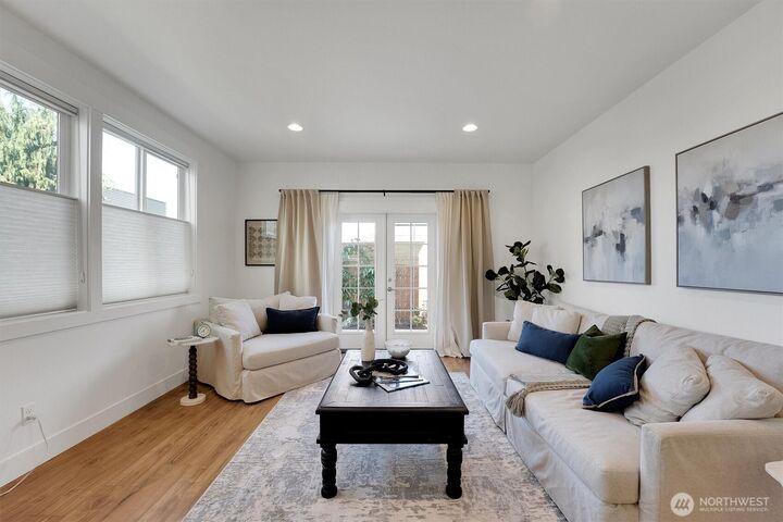 10230  17th Avenue SW  Seattle WA 98146 photo