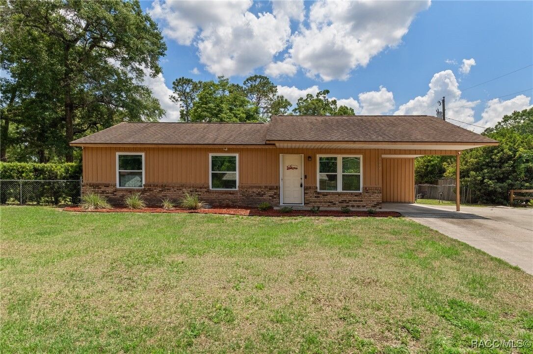 Property Photo: 4482 SE 140th Place FL 34491