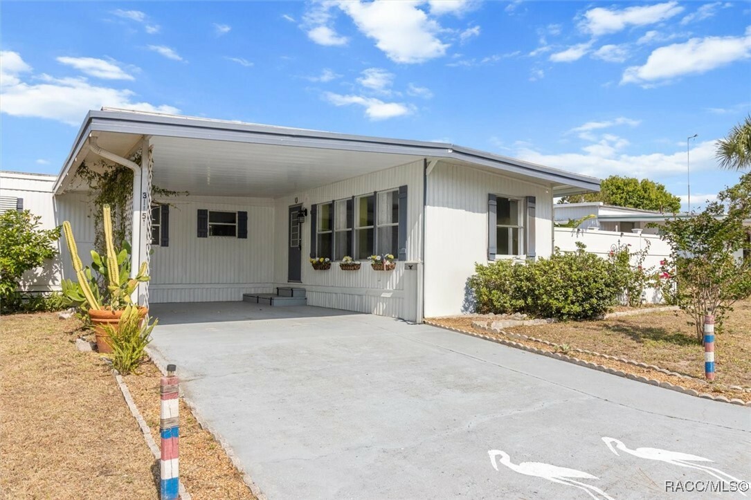 Property Photo: 31151 Valencia Avenue FL 32778