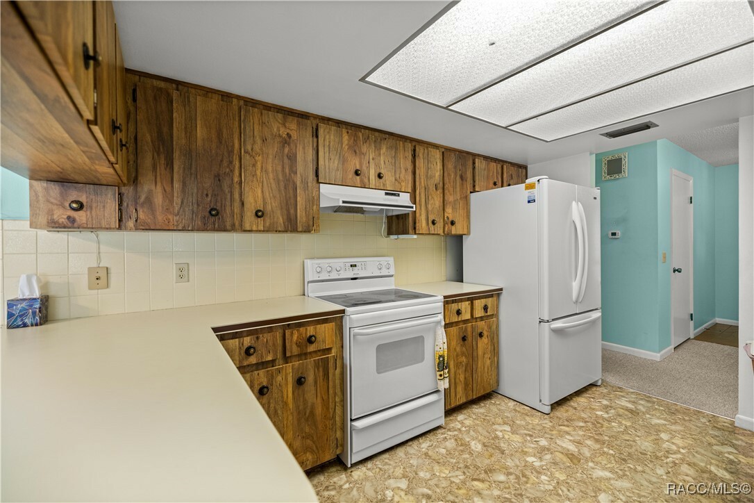 Property Photo: 522 Hiawatha Avenue FL 34452