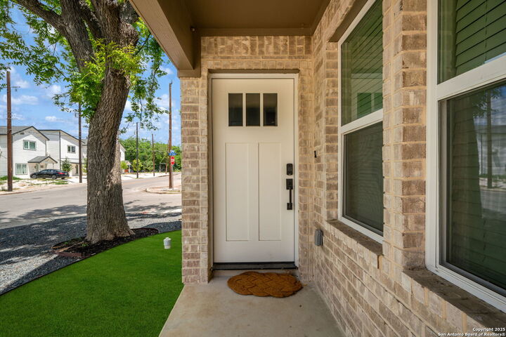 Property Photo:  1106 S Gevers St  TX 78210 