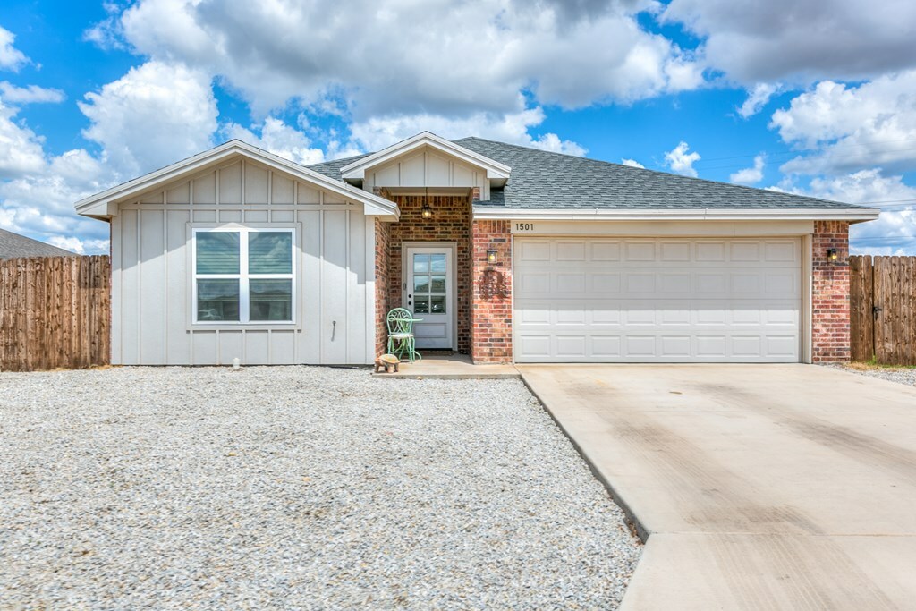 Property Photo: 1501 Montague Ave TX 76905