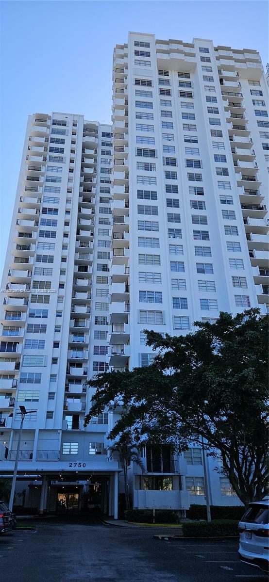 Property Photo: 2750 NE 183rd St 810 FL 33160