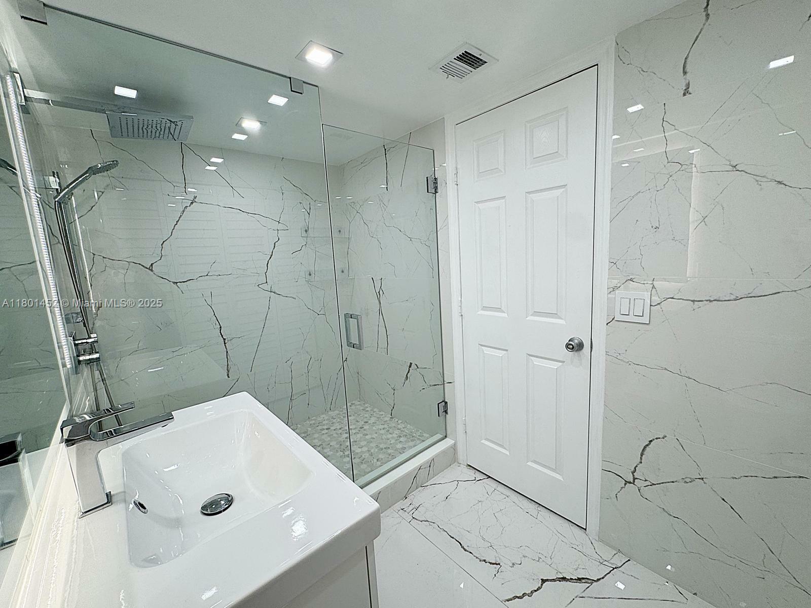 Property Photo: 2961 NE 185th St 1617 FL 33180