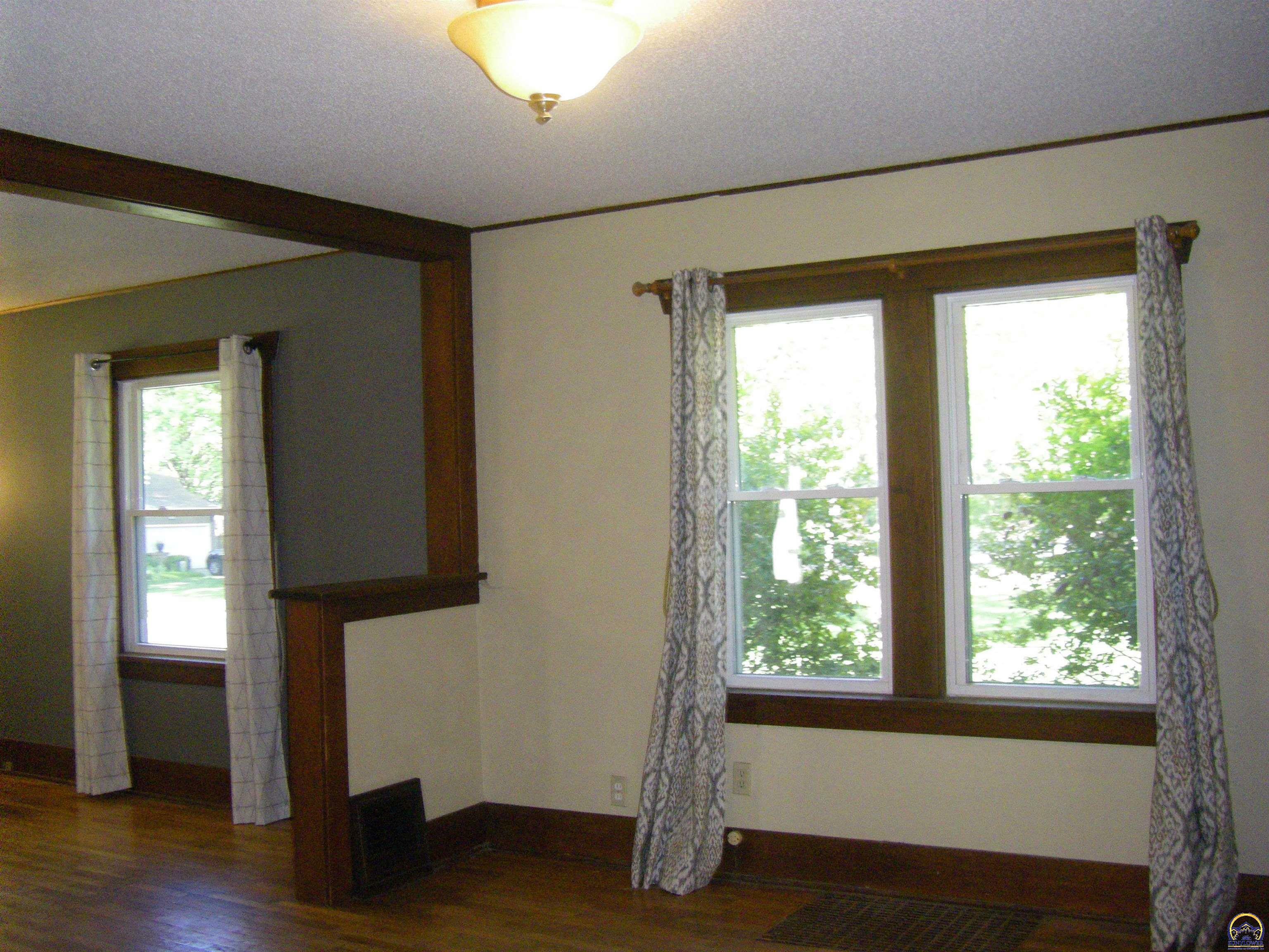 Property Photo: 2622 SW 10th Ave KS 66604