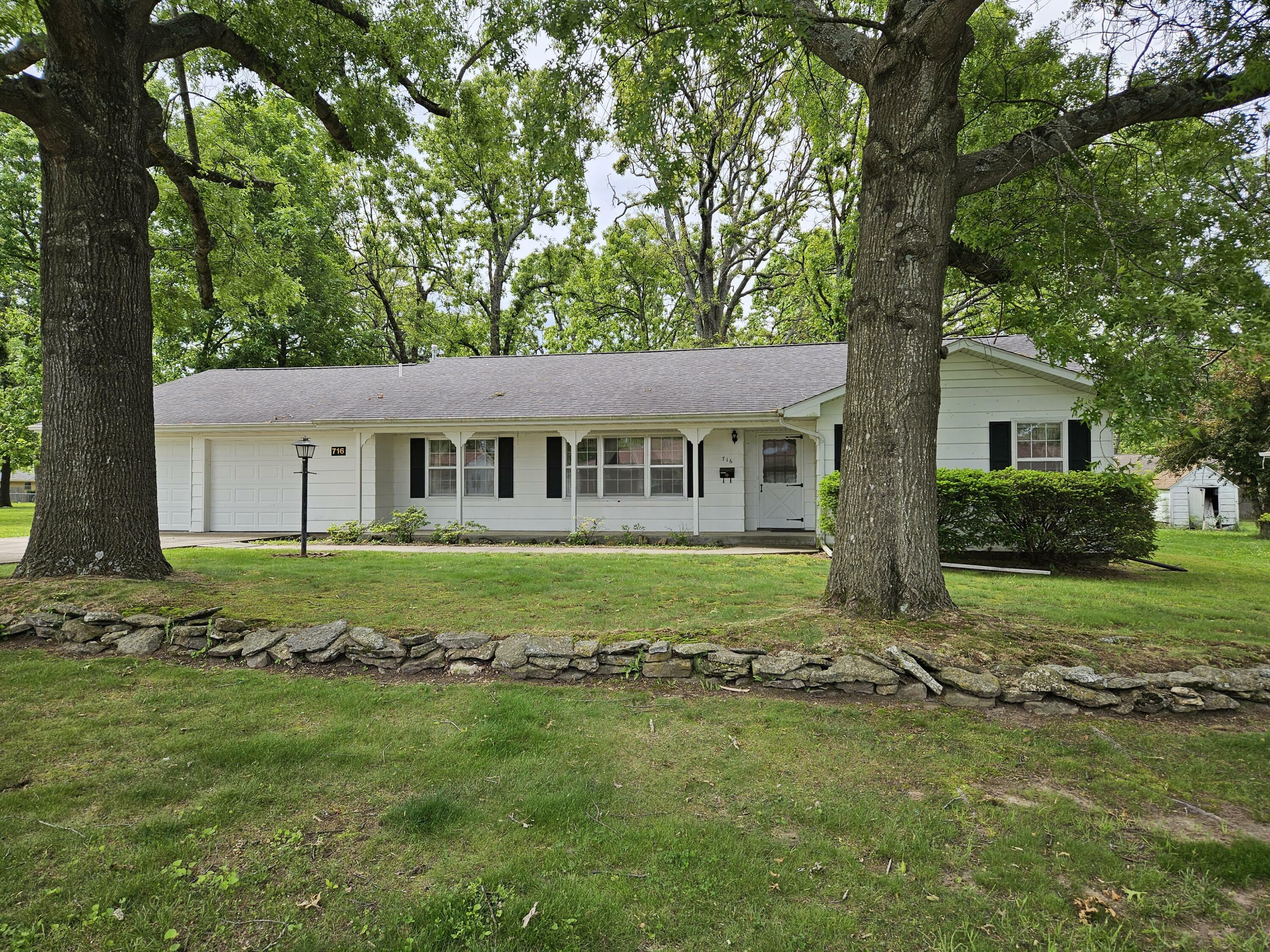 Property Photo: 716 E Kirkwood Drive MO 65605