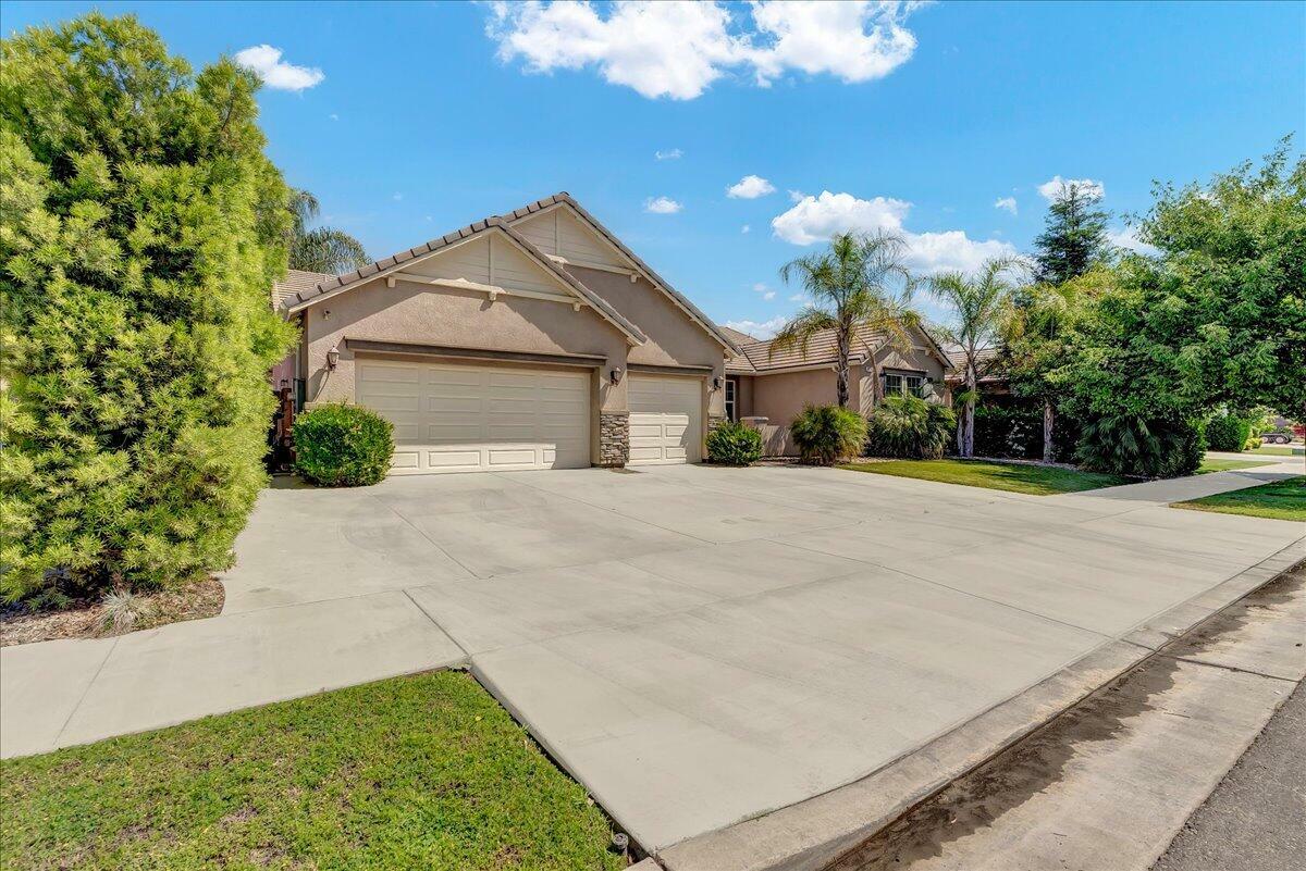 Property Photo: 6314 W Lark Court CA 93291