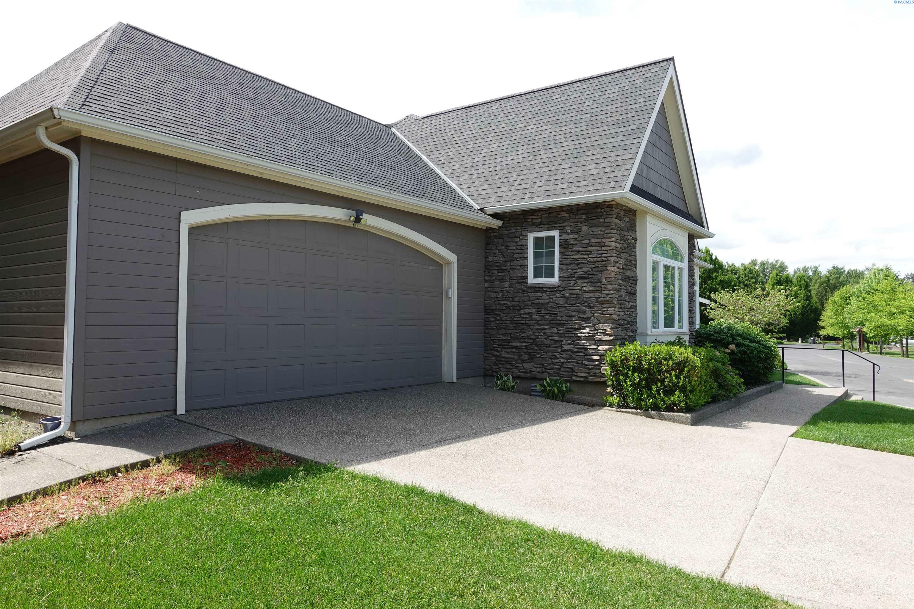 Property Photo: 1164 SE Creekside Dr WA 99324-1645