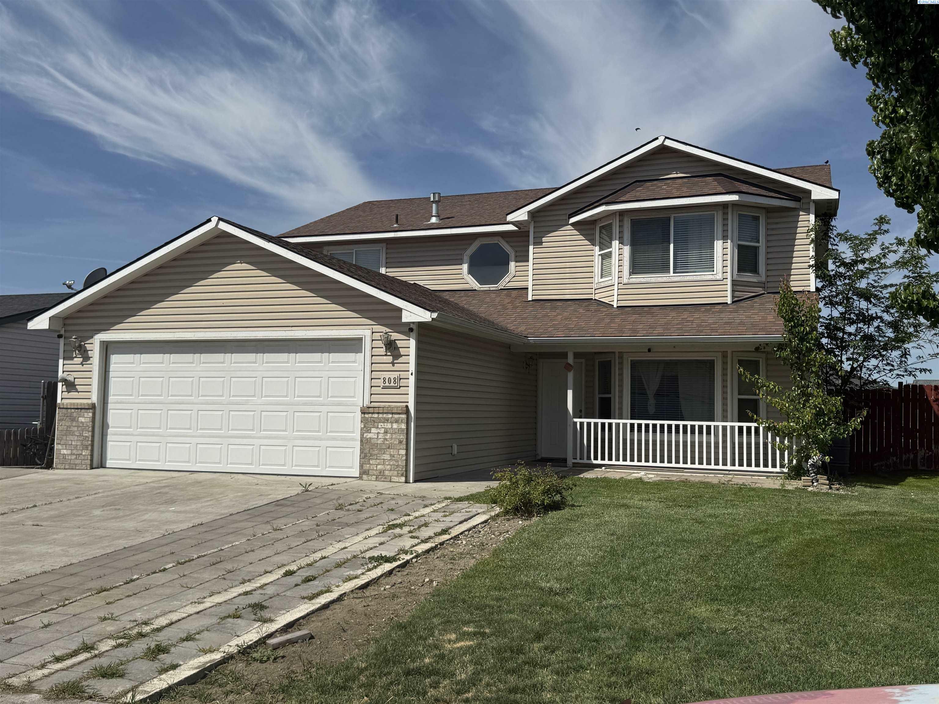 Property Photo: 808 N Owen Ave WA 99301
