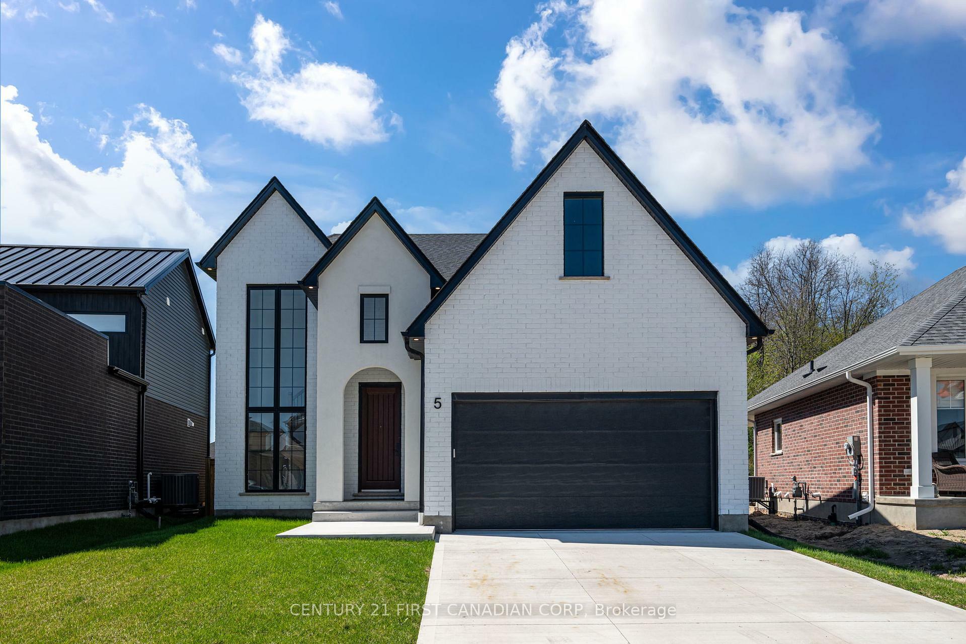 Property Photo: 5 Hartland Circle ON N5R 6J8