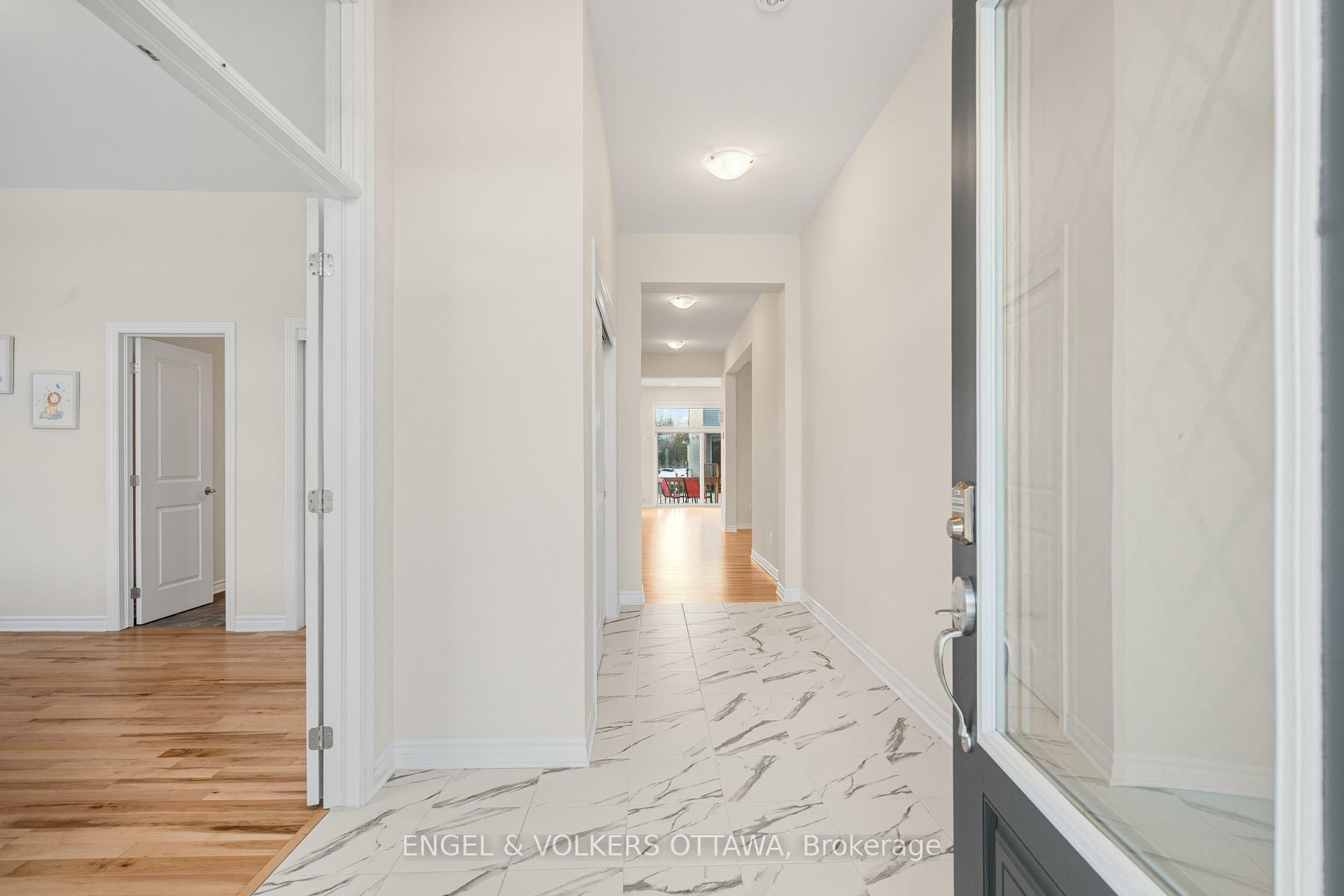 Property Photo: 237 Kinderwood Way ON K0G 1J0
