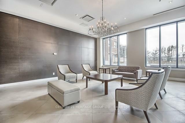Property Photo: 11611 Yonge Street 211 ON L4E 1G2
