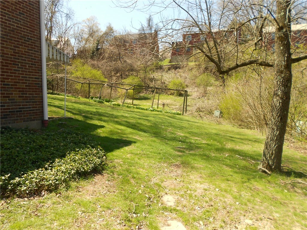 Property Photo: 1017 Osage Dr PA 15235