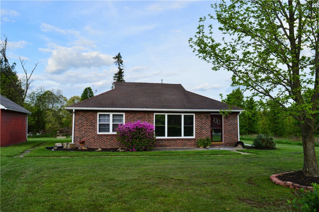 Property Photo: 2205 Dellenbaugh Rd PA 15084
