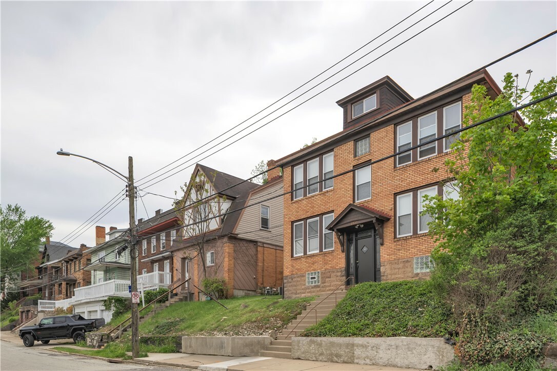 Property Photo: 2832 Clermont Ave PA 15227