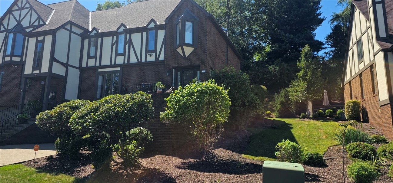 Property Photo: 415 Forest Highland PA 15238