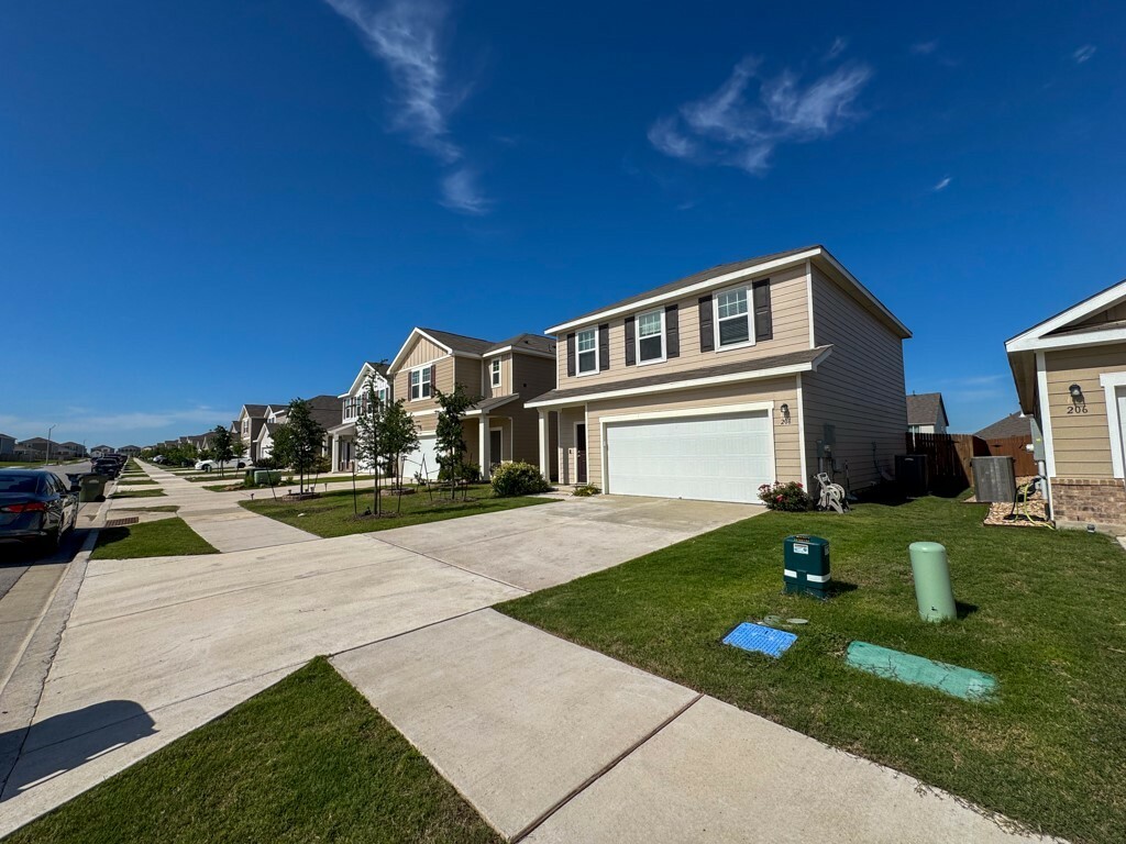 Property Photo: 208 Gemsbok Road TX 78634