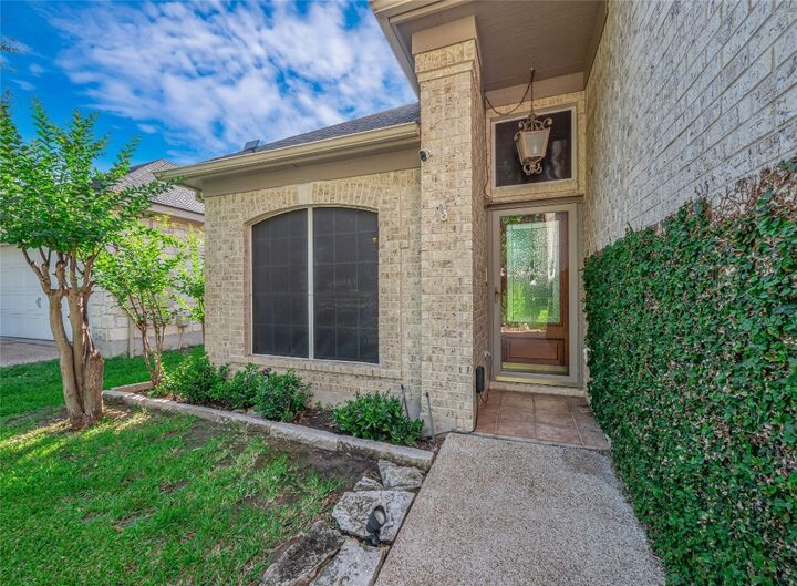 Property Photo: 11029 Ballybunion Place TX 78747