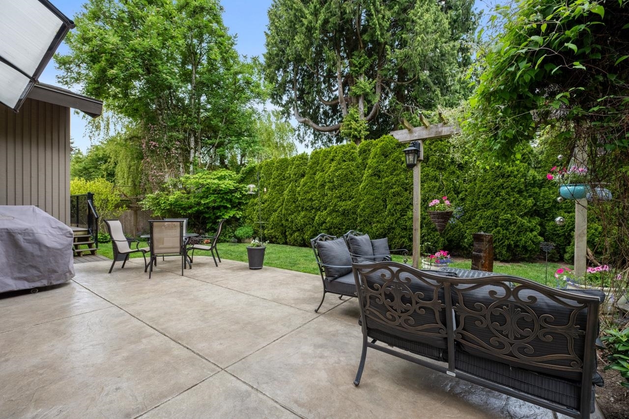 Property Photo:  12381 24 Avenue  BC V4A 6N2 