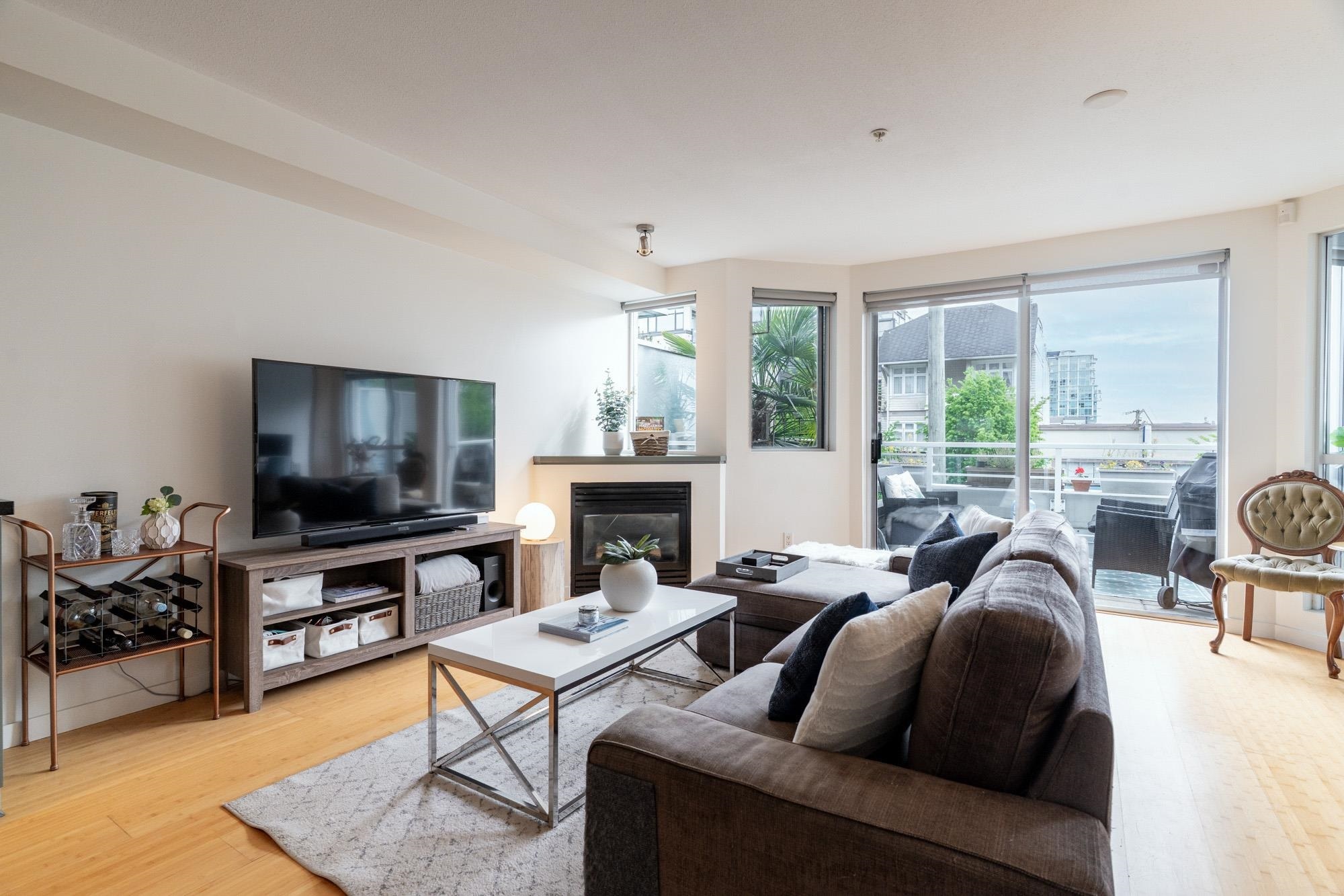 Property Photo: 122 E 3rd Street 203 BC V7L 1E6