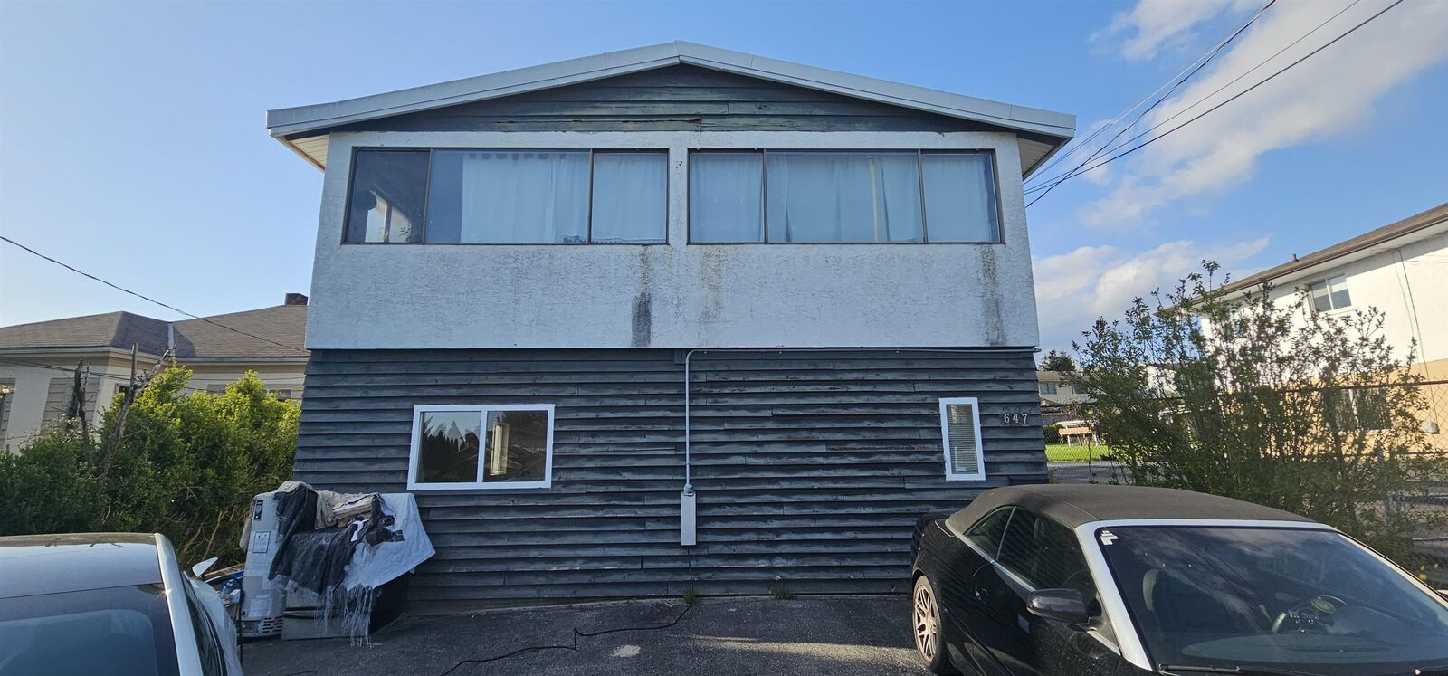 Property Photo:  647 Gauthier Avenue  BC V3K 1R2 