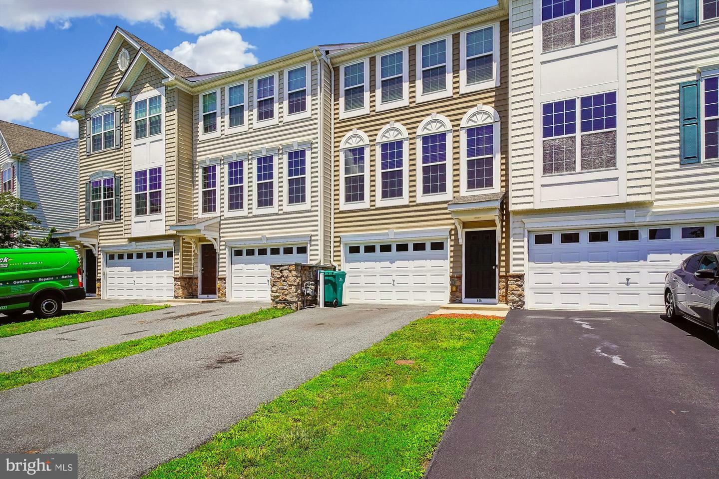 Property Photo: 660 Courtly Road DE 19734