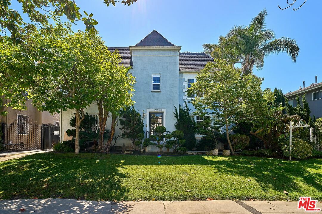 732 S Plymouth Blvd  Los Angeles CA 90005 photo